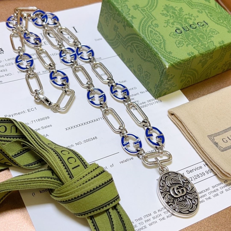 G*u*i necklaces